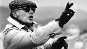 Francesco Rosi sul set, foto in bianco e nero
